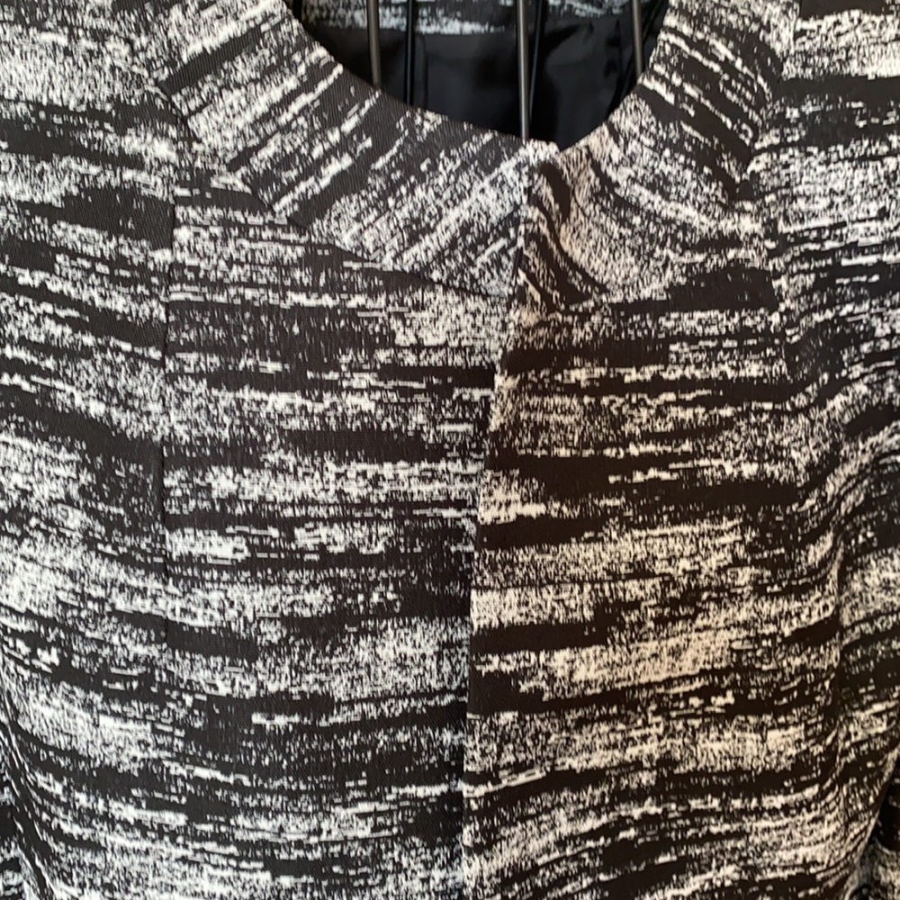 Open front cropped structured blazer - Picture 2 of 8